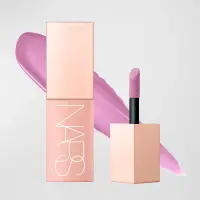 رژگونه مایع افتر گلو نارس با بافت کرمی و سبک خود جلوه طبیعی و ابریشمی روی پوست